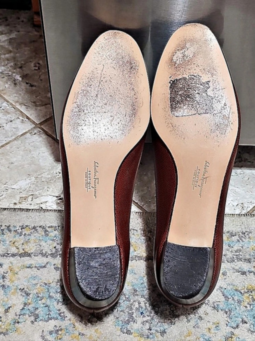 Salvatore Ferragamo Vara Ribbon Leather Round Toe Low Pumps Size 9B - Picture 9 of 9
